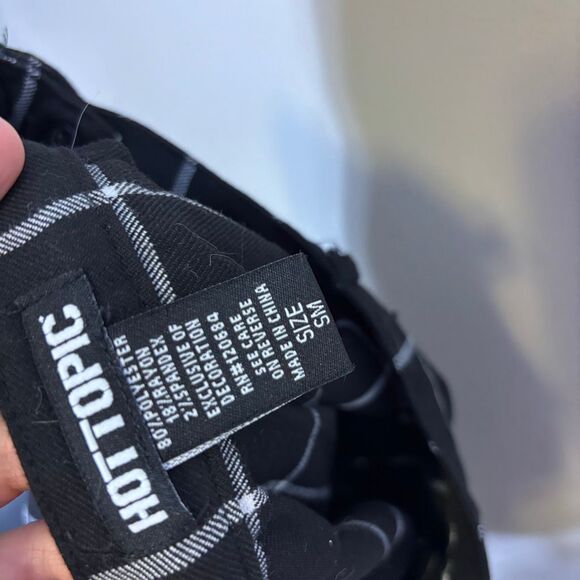 Hot Topic Black with White Window Pane Plaid Pleated Mini Skirt Small - Picture 4 of 4